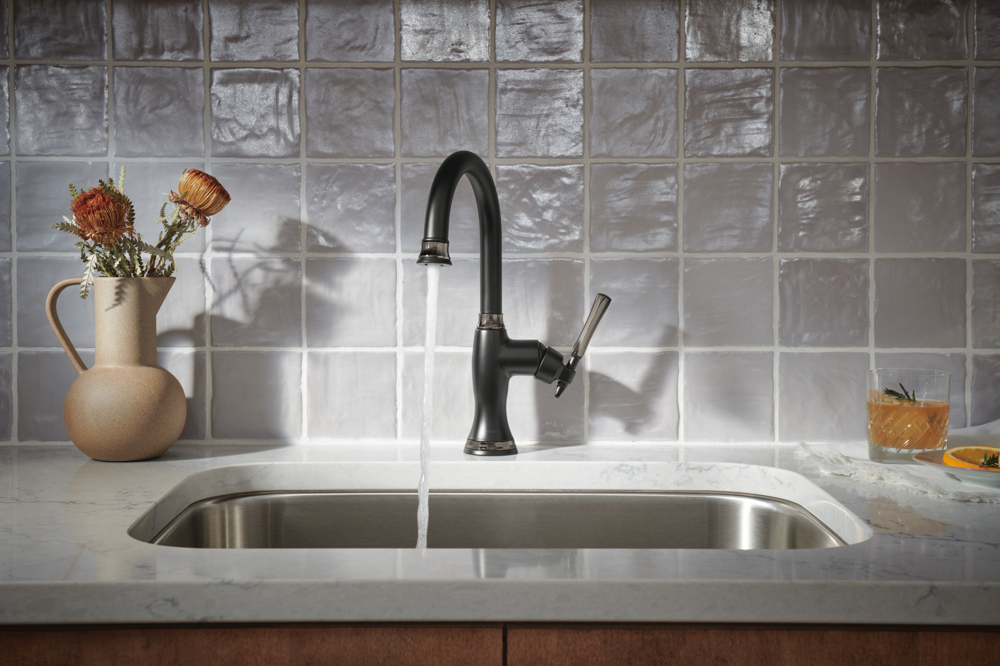 Tah'Bah Traders 10K プレイハンズ ペンダントトップ Tulham® | Bar Faucet