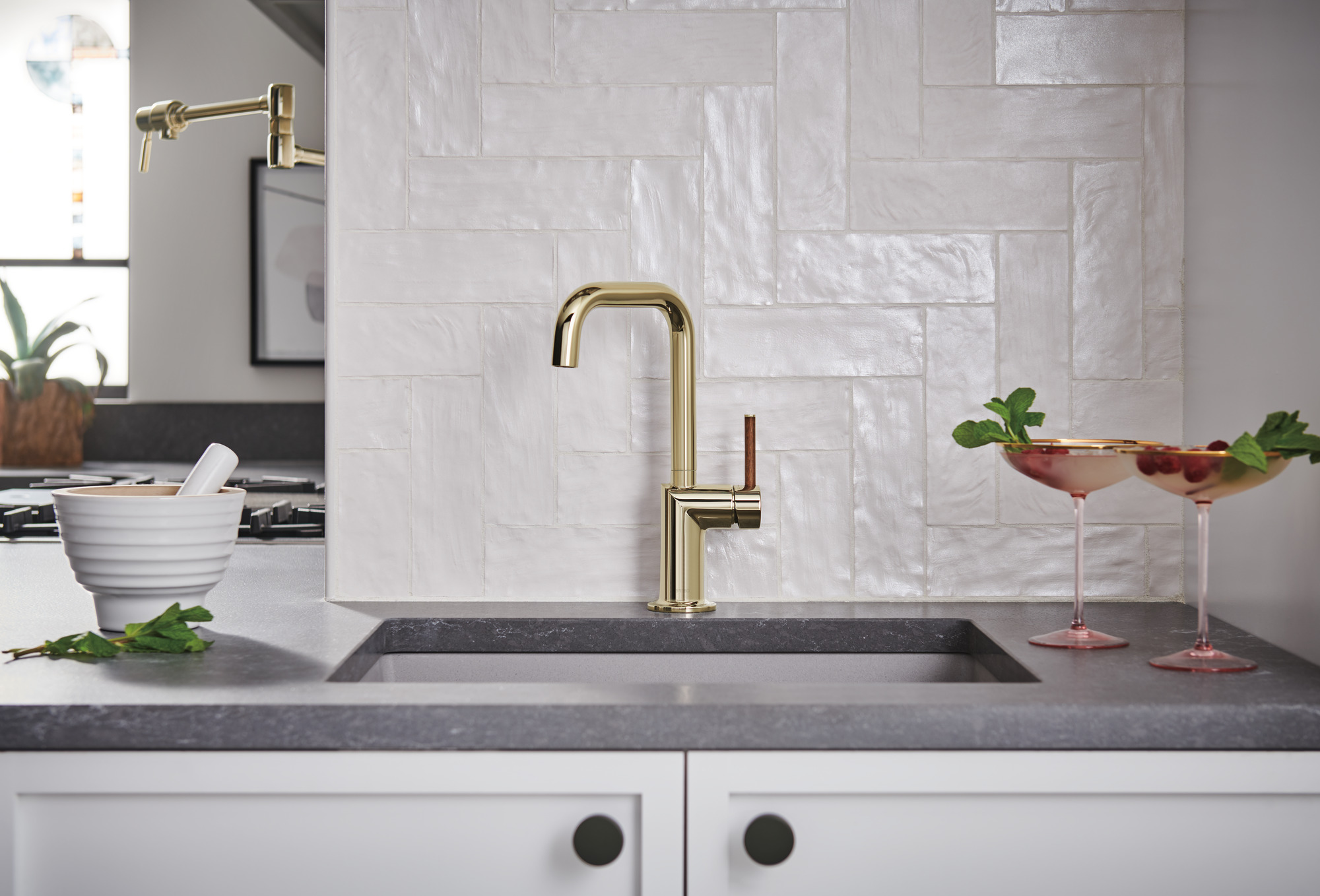 ②KEF iQ90-WN ウォルナット 1本 Odin® | Bar Faucet with Square Spout - Less Handle