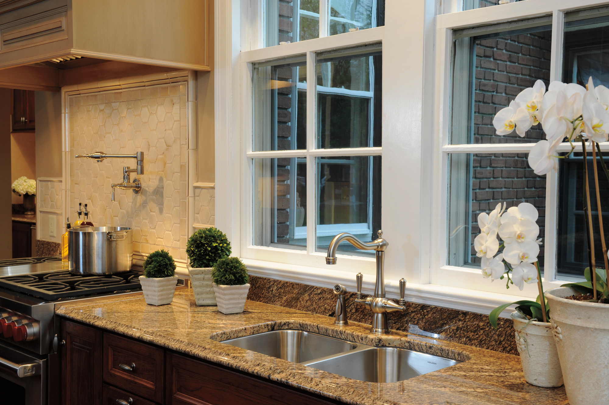 Tresa® | Two Handle Kitchen Faucet with Spray