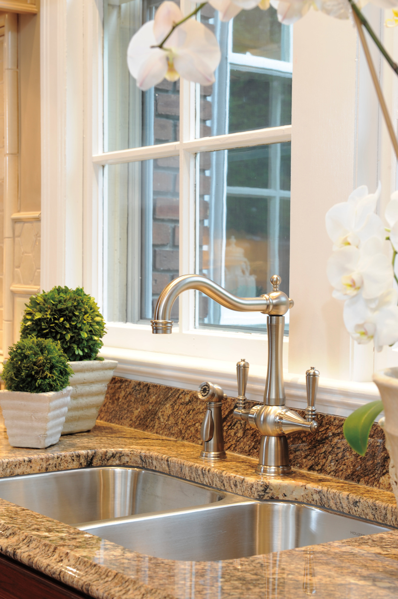 Tresa® | Two Handle Kitchen Faucet with Spray