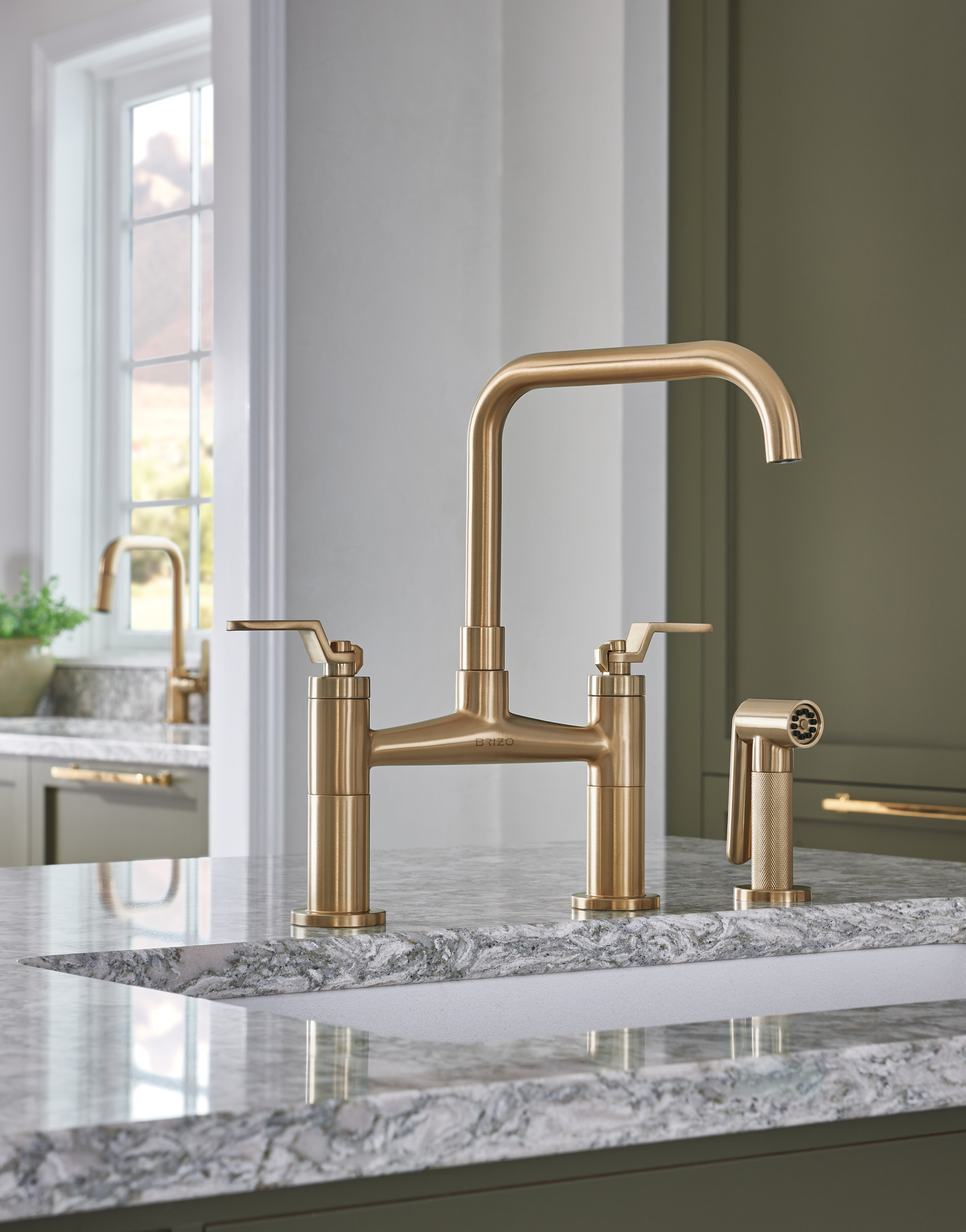Litze® | Bridge Faucet with Square Spout and Industrial Handle
