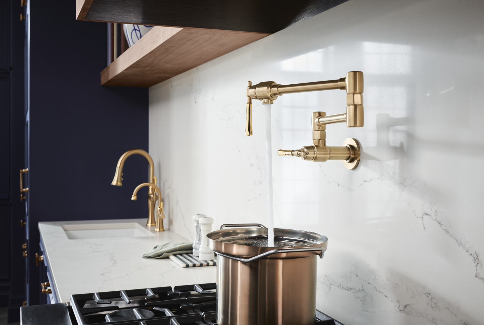 CONTAFLEX スプール&コールドシュー付 Blanco 527488 Culina II Wall-Mounted Pot Filler - Satin Gold