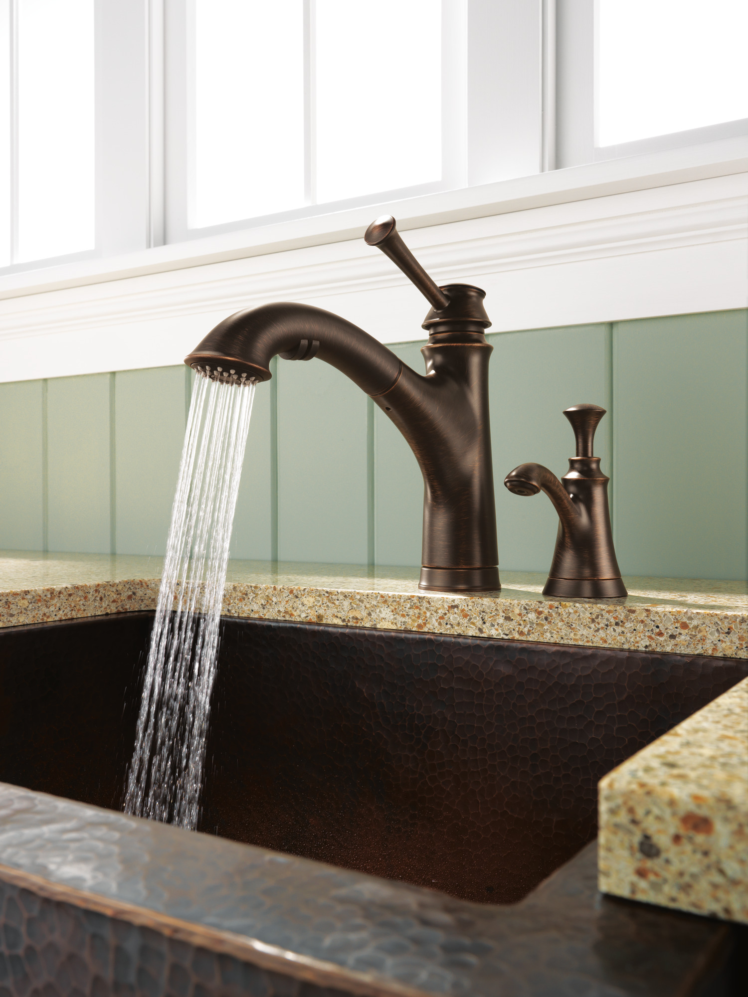 Baliza® | Single Handle Pull-Out Kitchen Faucet