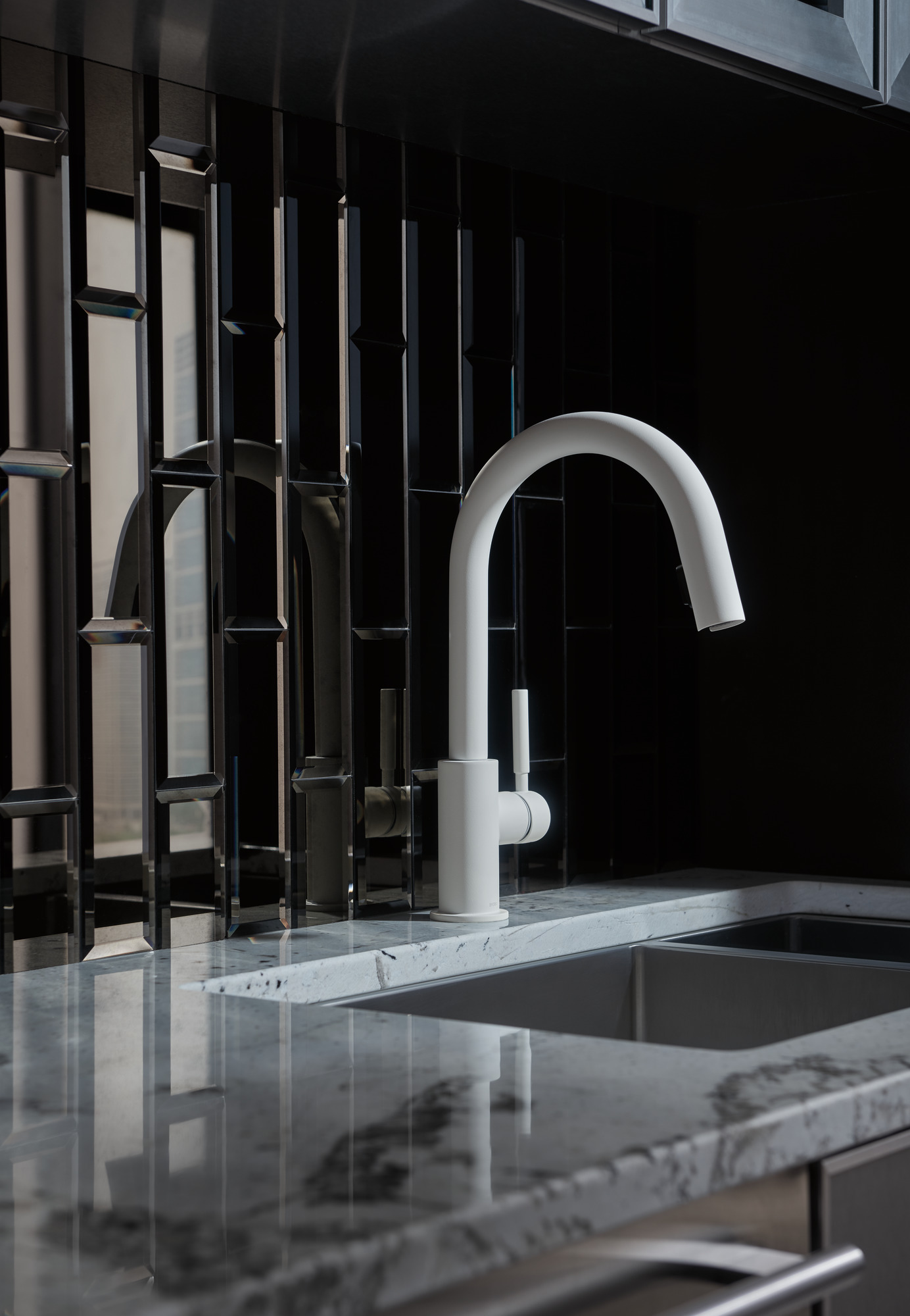 Solna® | Single Handle Pull-Down Kitchen Faucet