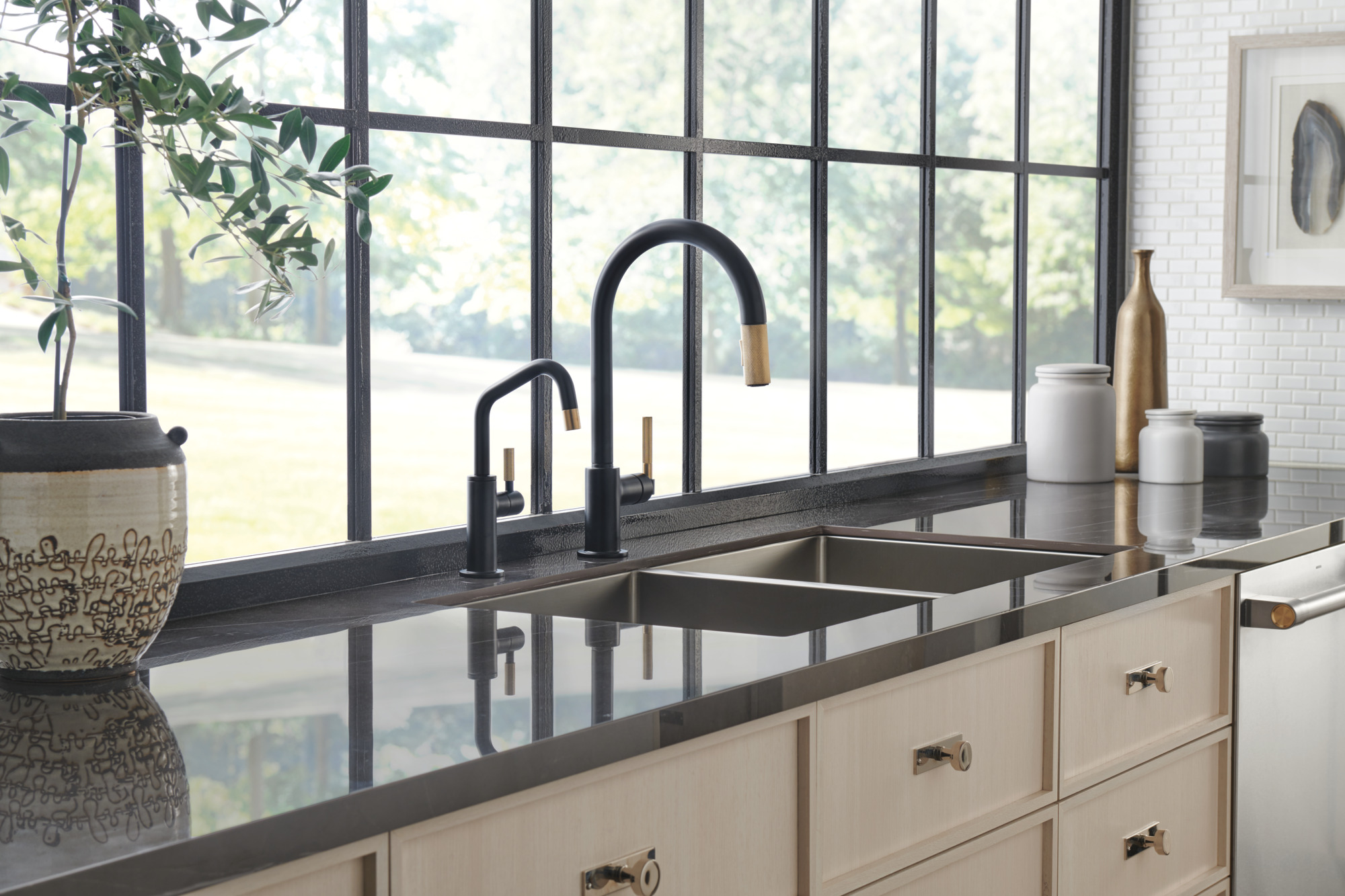 Litze® | Beverage Faucet with Angled Spout and Knurled Handle