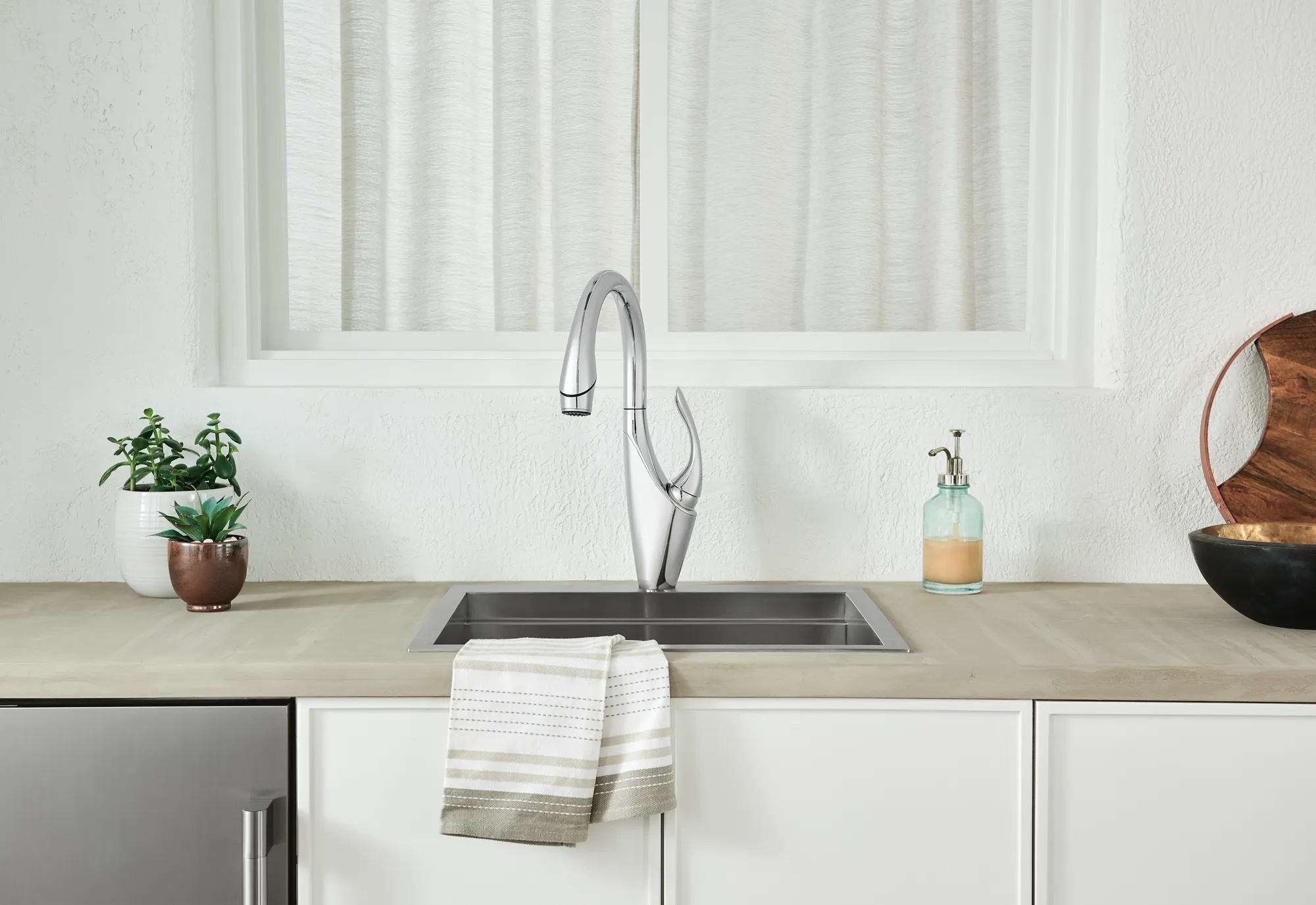 Vuelo® | Single Handle Pull-Down Kitchen Faucet