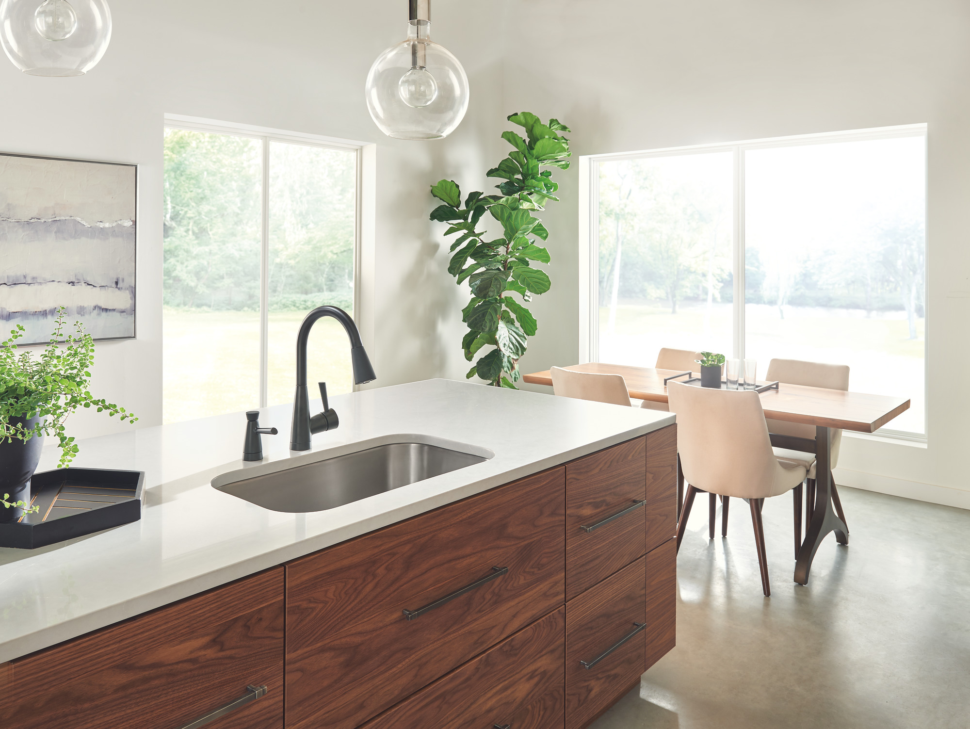 Venuto® | Single Handle Pull-Down Kitchen Faucet