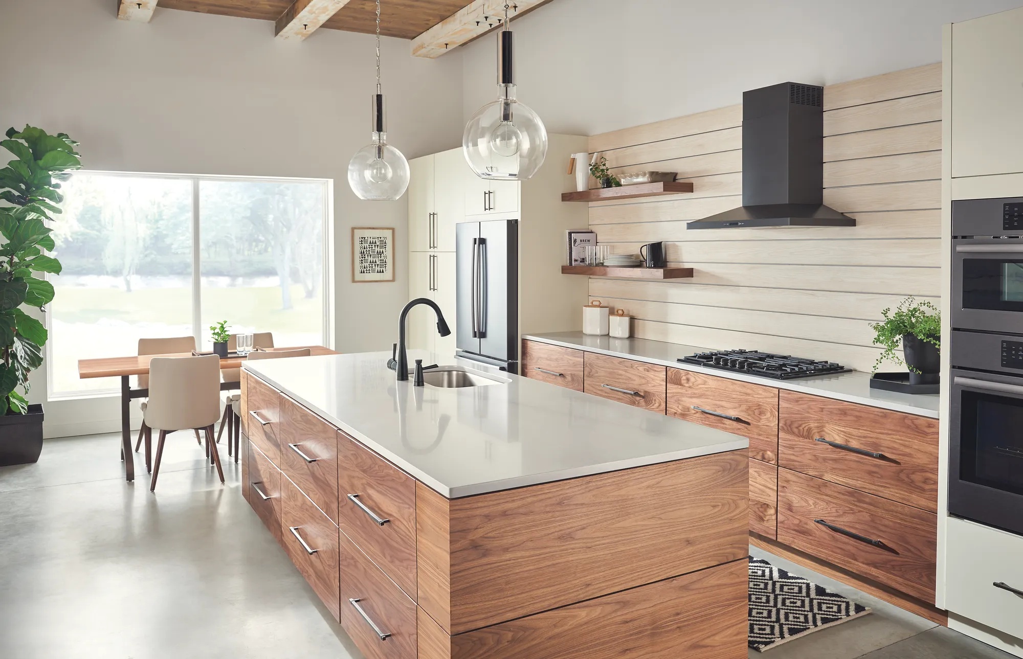 Venuto® | Single Handle Pull-Down Kitchen Faucet