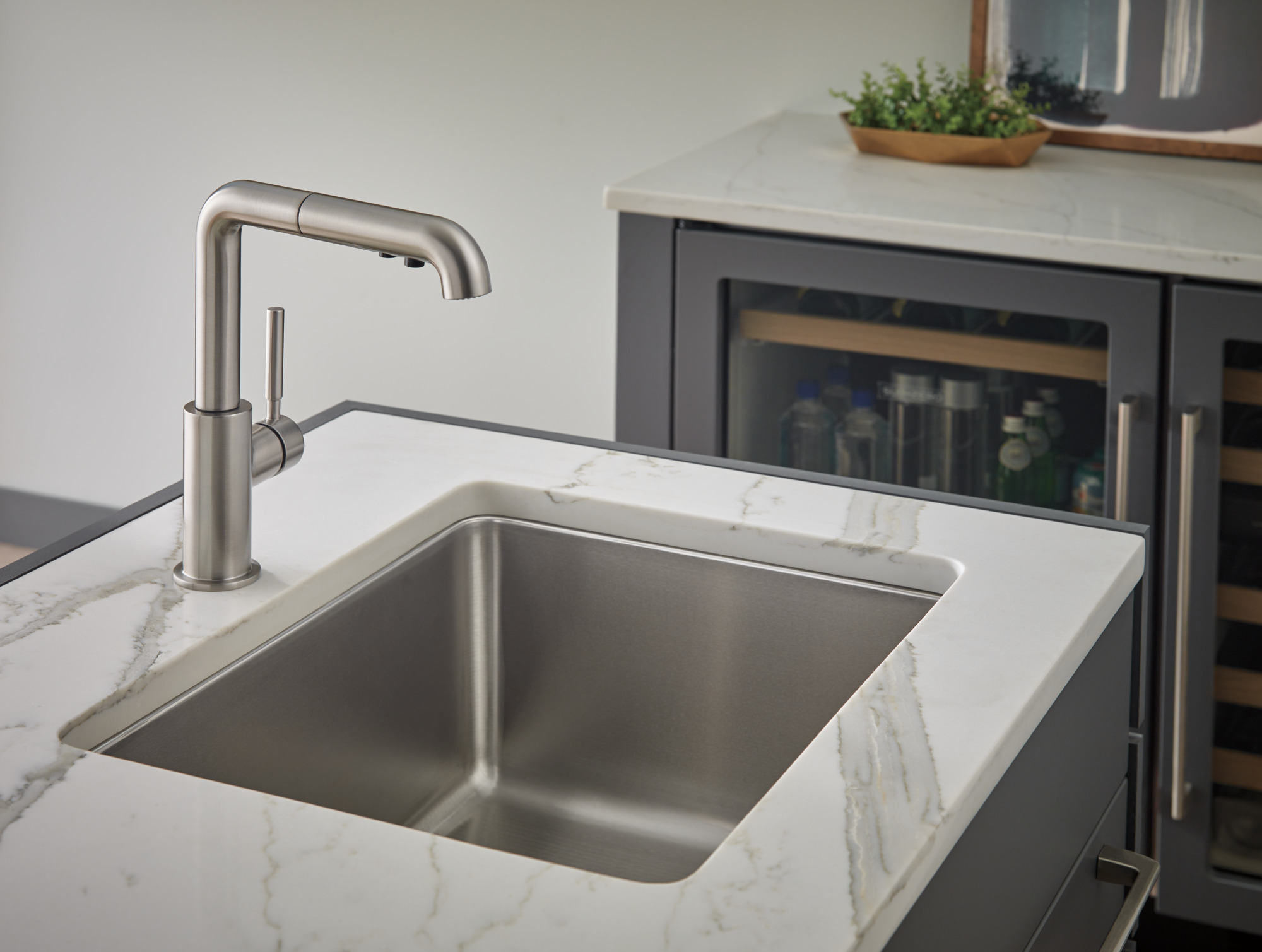 Solna® | Single Handle Pull-Out Kitchen Faucet