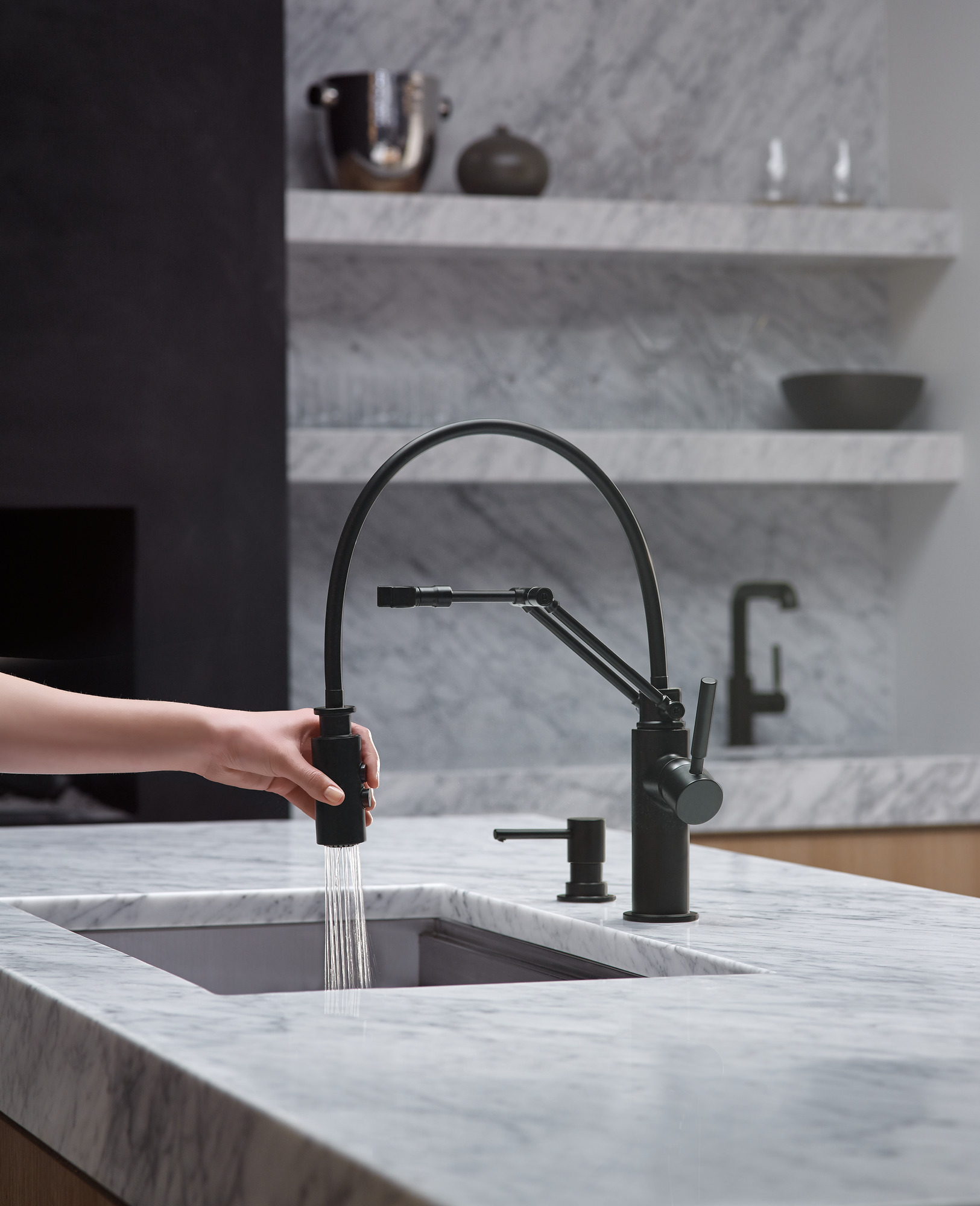 Solna® | Single Handle Pull-Out Kitchen Faucet