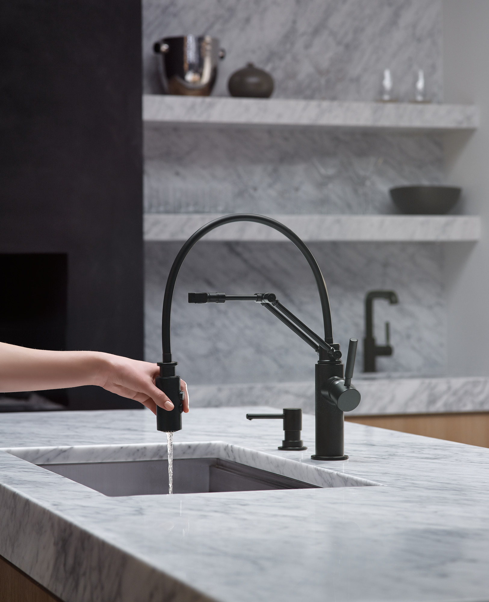 Solna® | Single Handle Articulating Kitchen Faucet