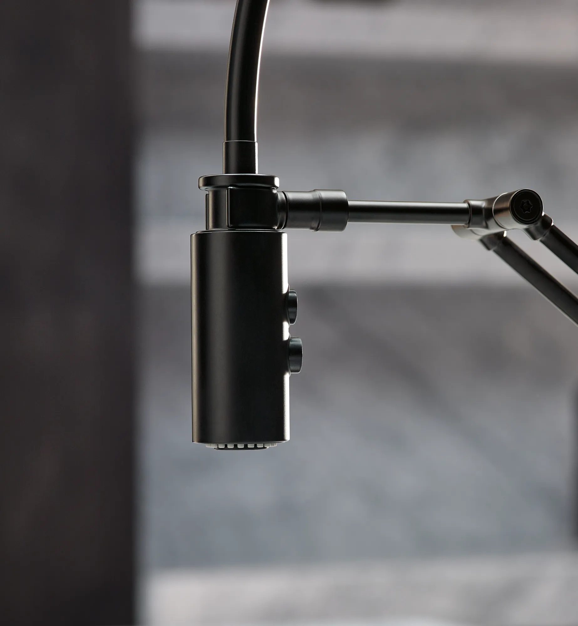 Solna® | Single Handle Articulating Kitchen Faucet