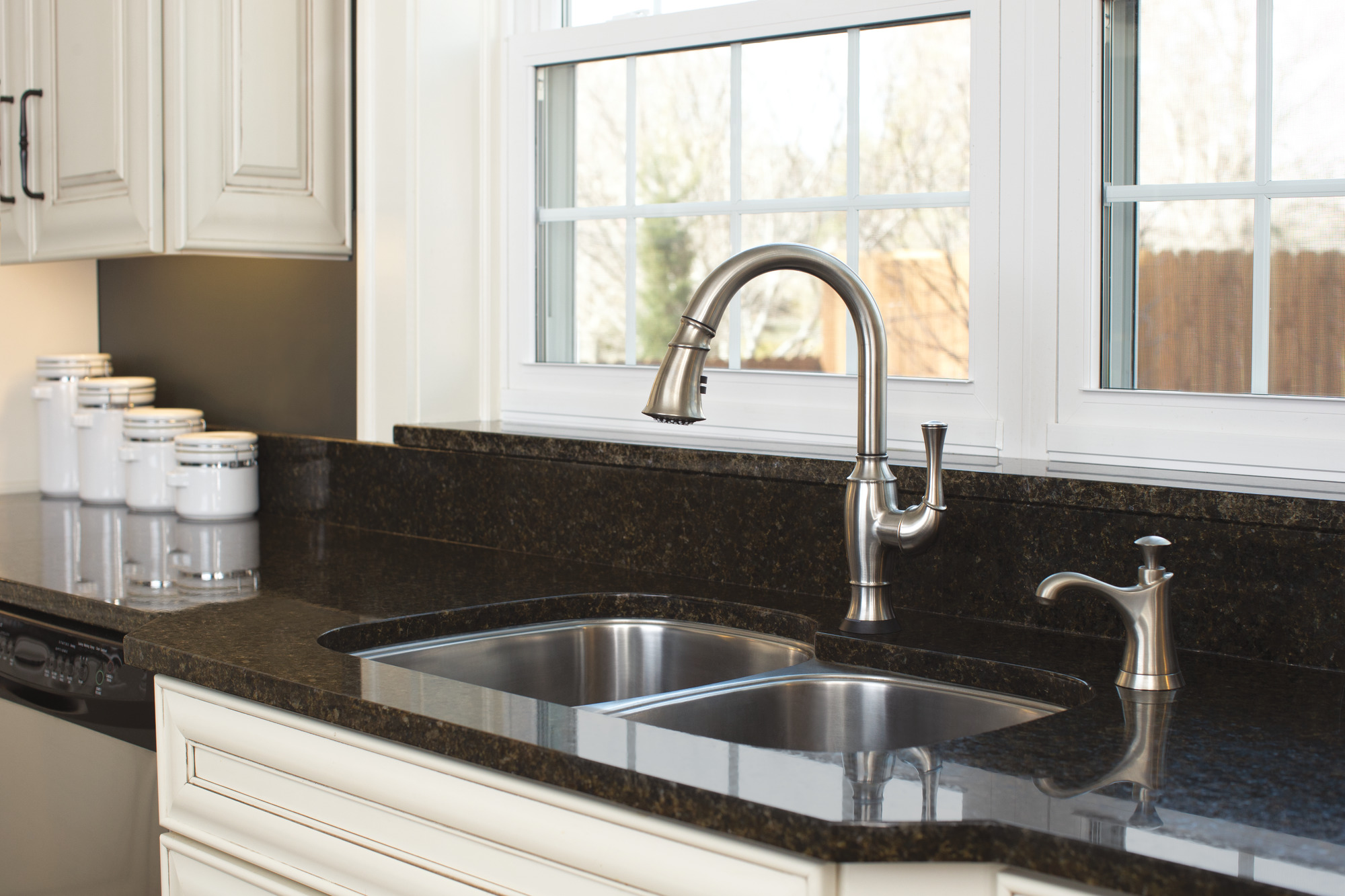 Talo® | SmartTouch® Pull-Down Kitchen Faucet