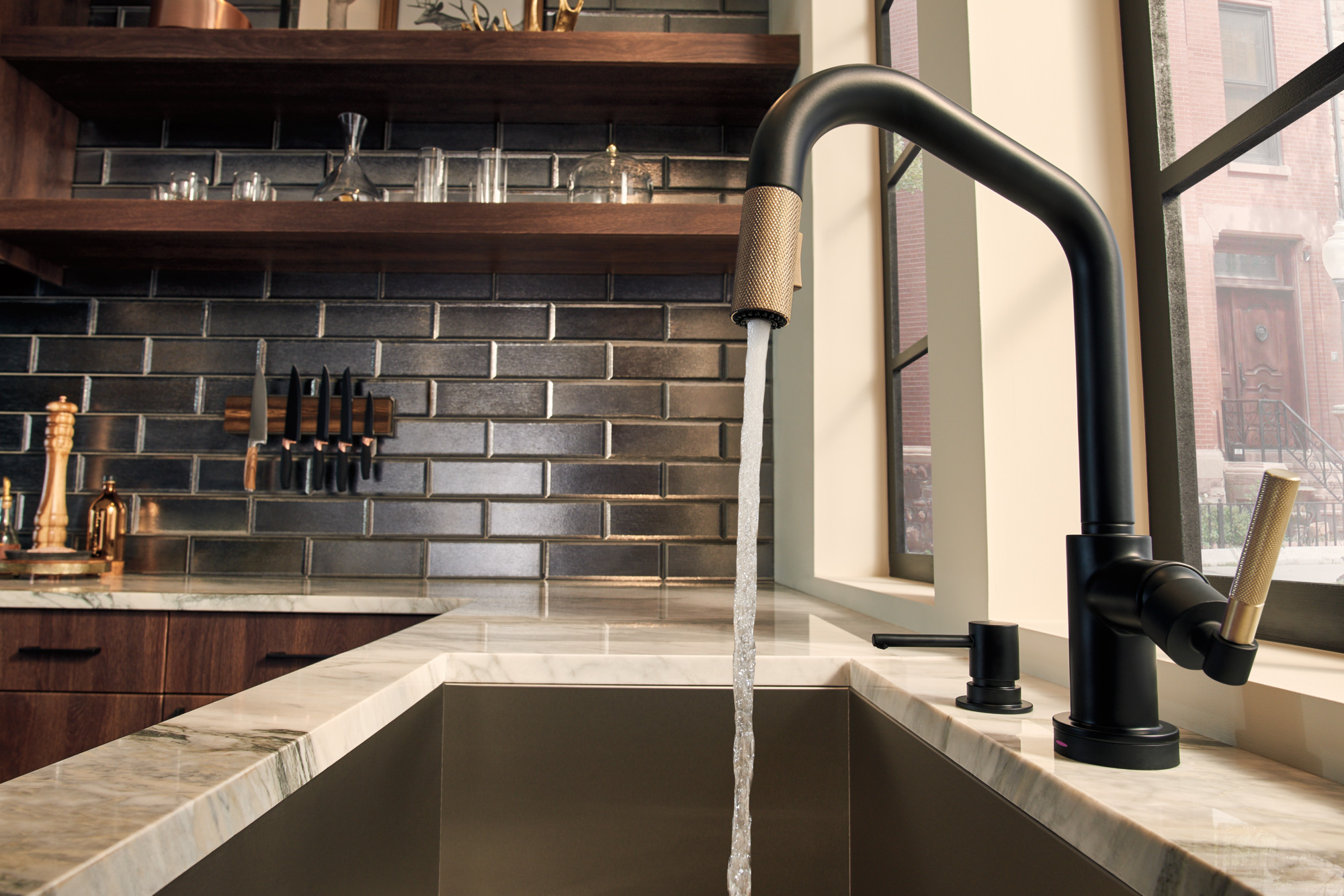 Litze® | SmartTouch® Pull-Down Kitchen Faucet with Angled Spout