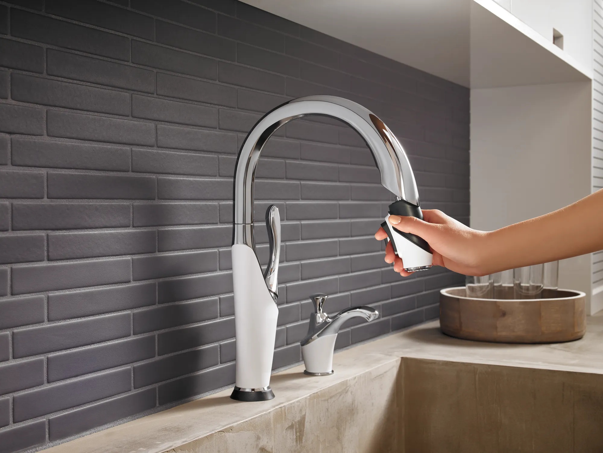 Vuelo® | SmartTouch® Pull-Down Kitchen Faucet
