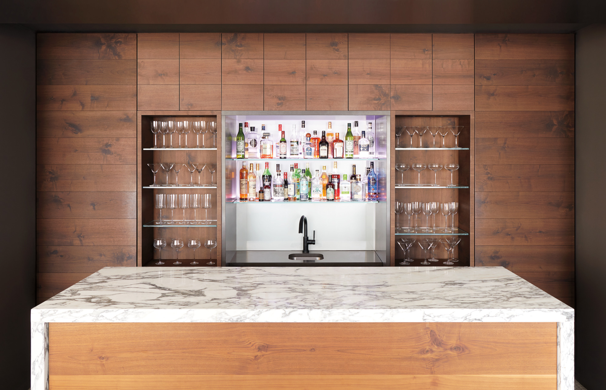 ルイス・アラエズ ボブルヘッド Tahana Outdoor Sofa-96