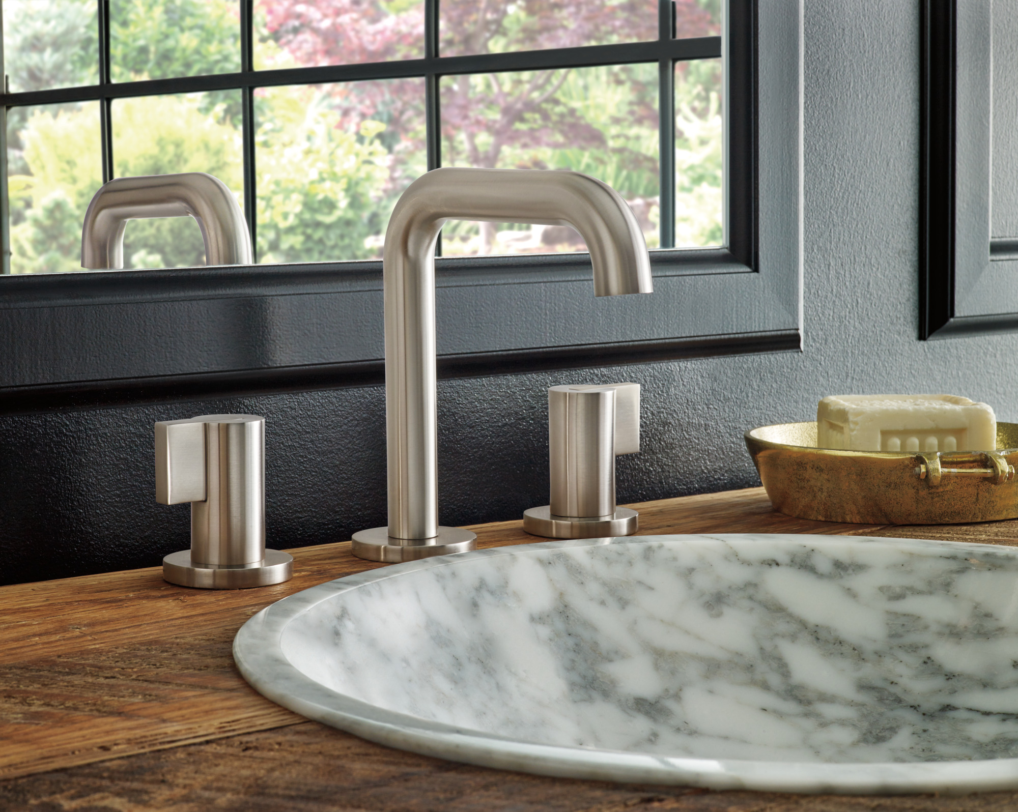 サンドビック Litze® | Widespread Lavatory Faucet with High Spout - Less Handles