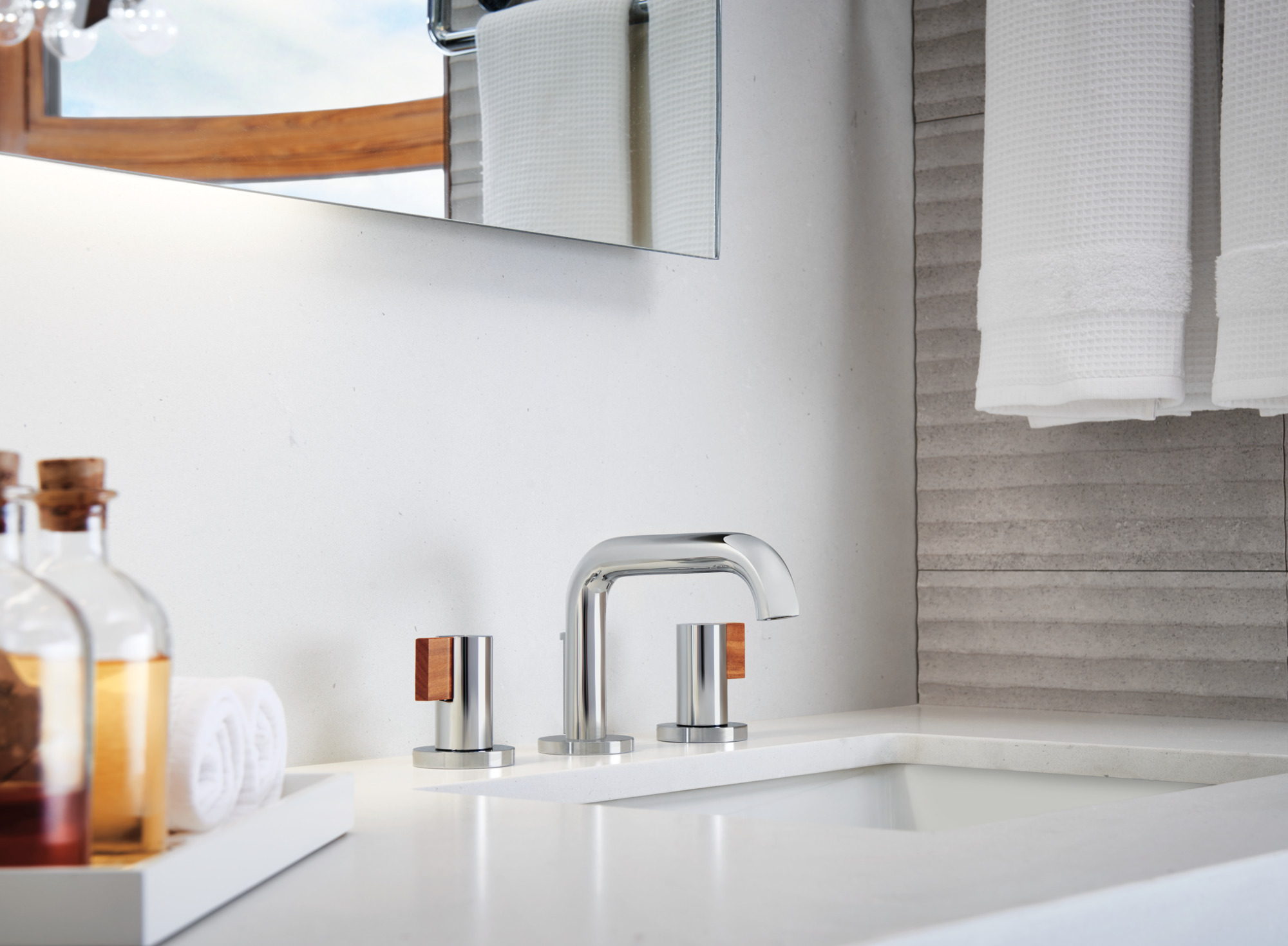 Litze® | Widespread Lavatory Faucet - Less Handles
