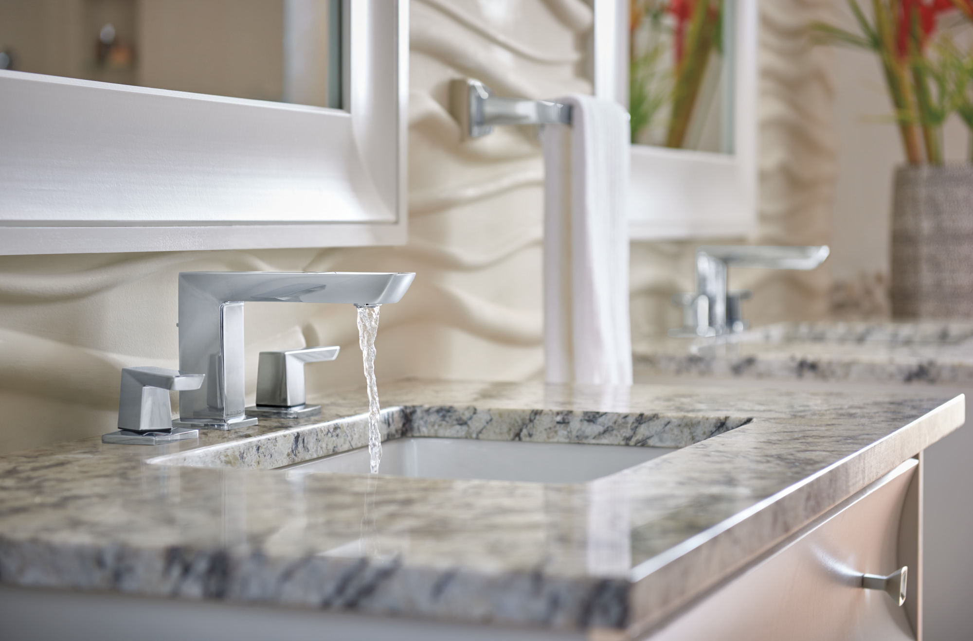 Vettis® | Widespread Lavatory Faucet With Open-Flow Spout 1.2 GPM