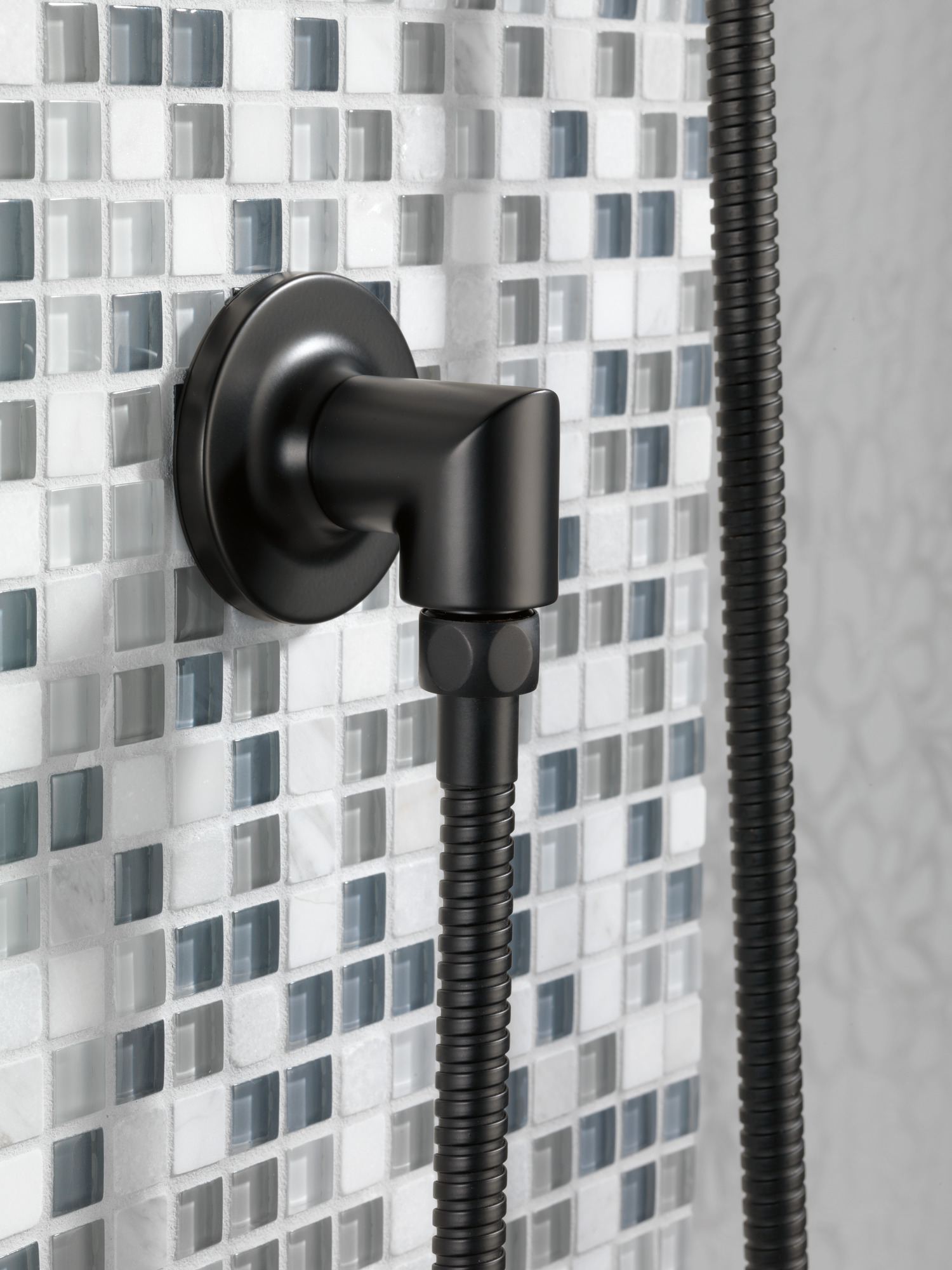 Jason Wu for Brizo™ | SLIDE BAR HANDSHOWER WITH H2OKINETIC® TECHNOLOGY