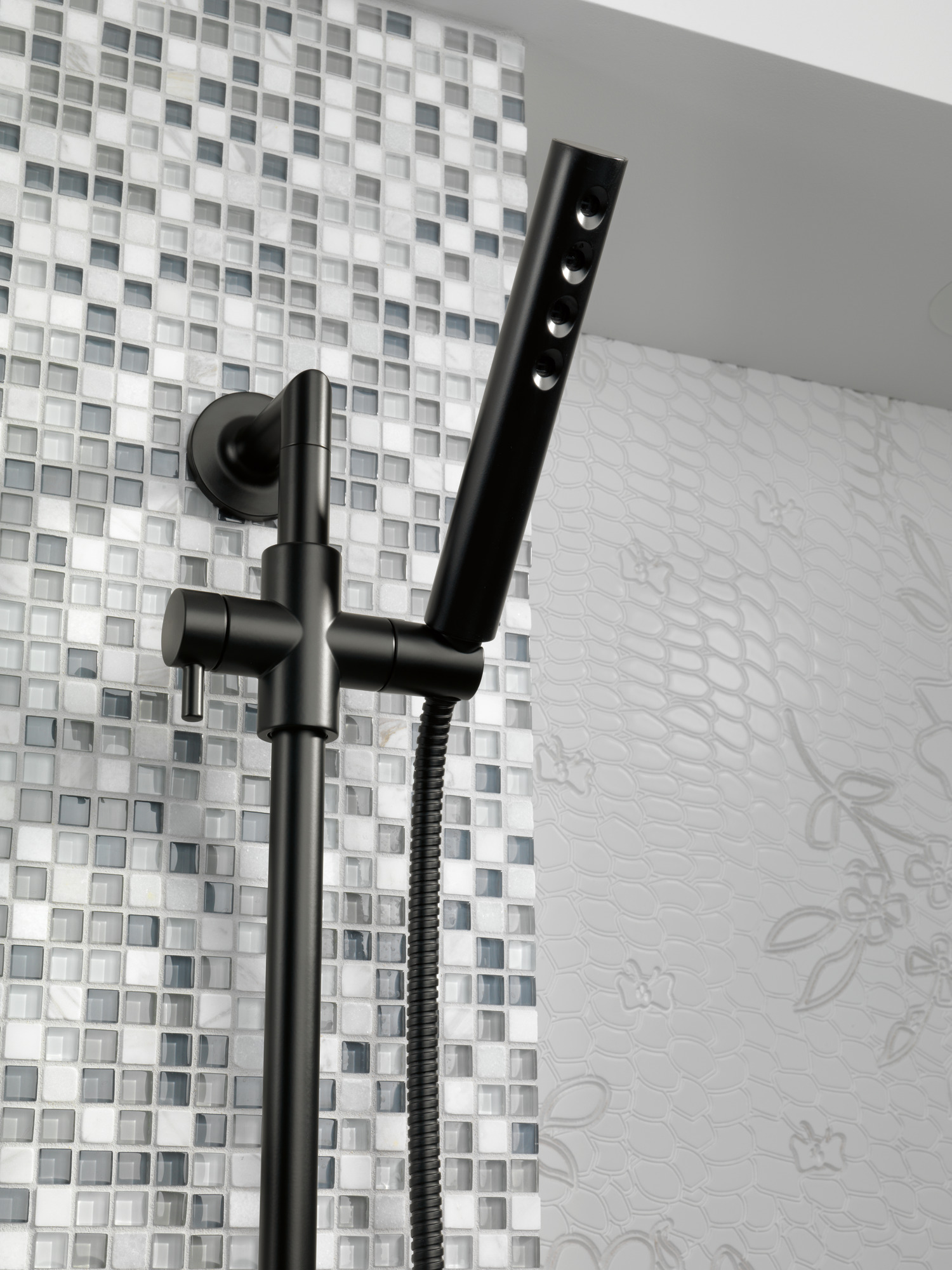 チンバウ  CONTEMPORANEA Jason Wu for Brizo™ | SLIDE BAR HANDSHOWER WITH H2OKINETIC® TECHNOLOGY