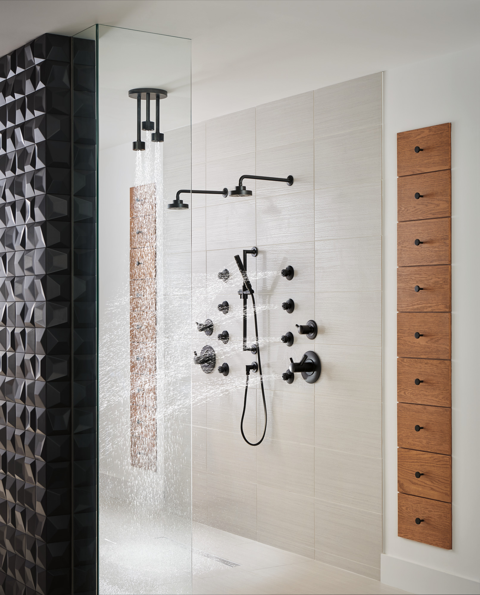 Jason Wu for Brizo™ | SLIDE BAR HANDSHOWER WITH H2OKINETIC® TECHNOLOGY