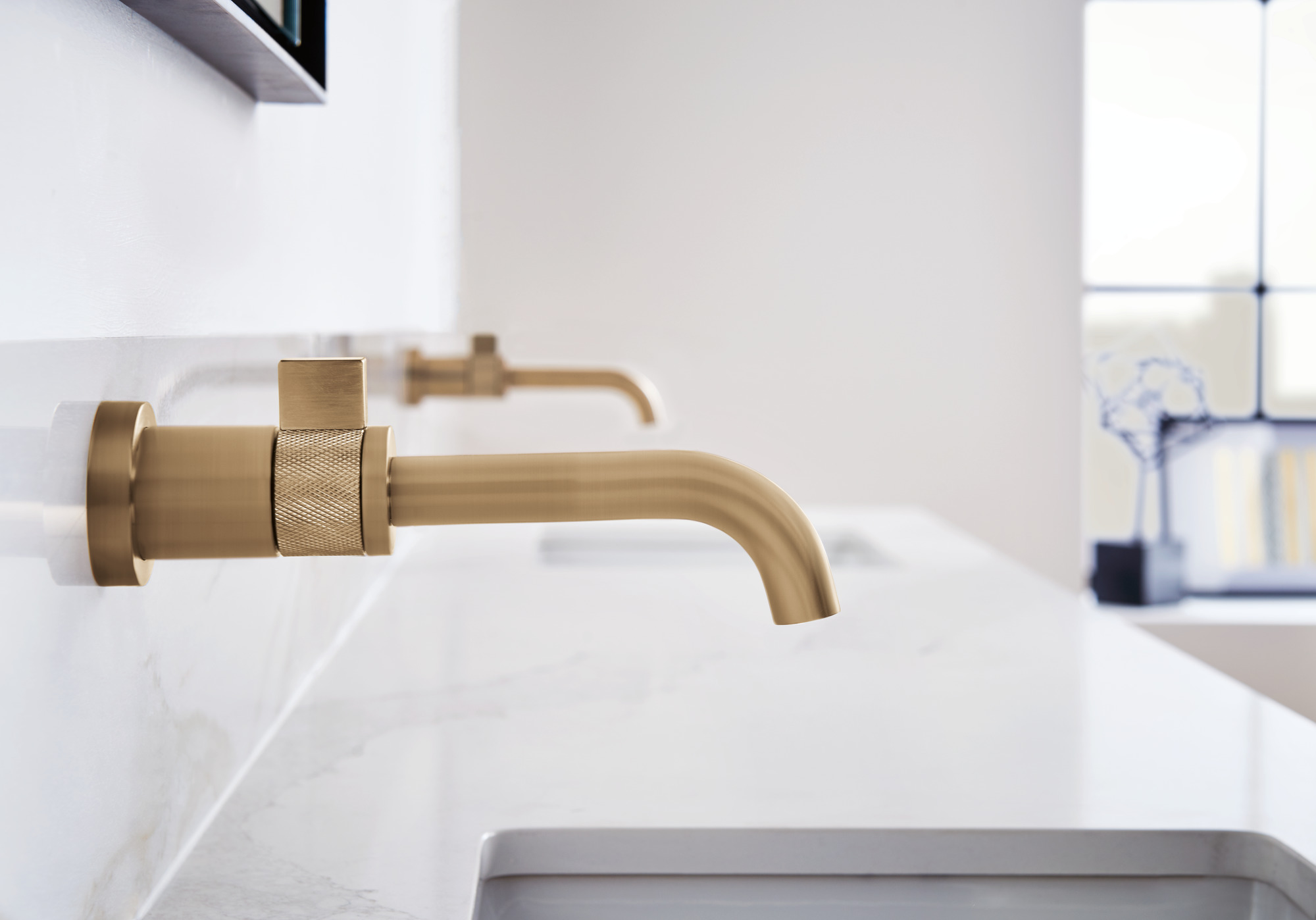 Litze® | Single-Handle Wall Mount Lavatory Faucet 1.5 GPM