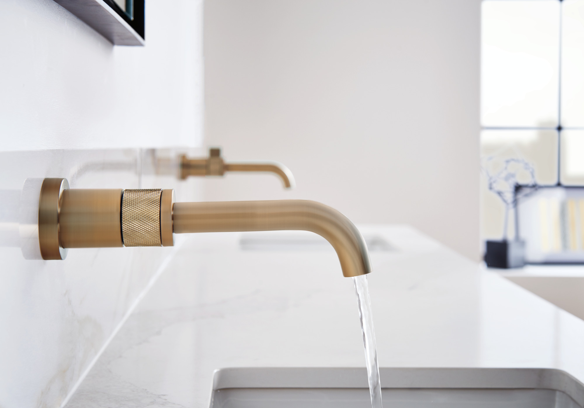 Stainless Steel Bathroom Sink Faucet, 1 Hole, Single Handle, Hot/Cold