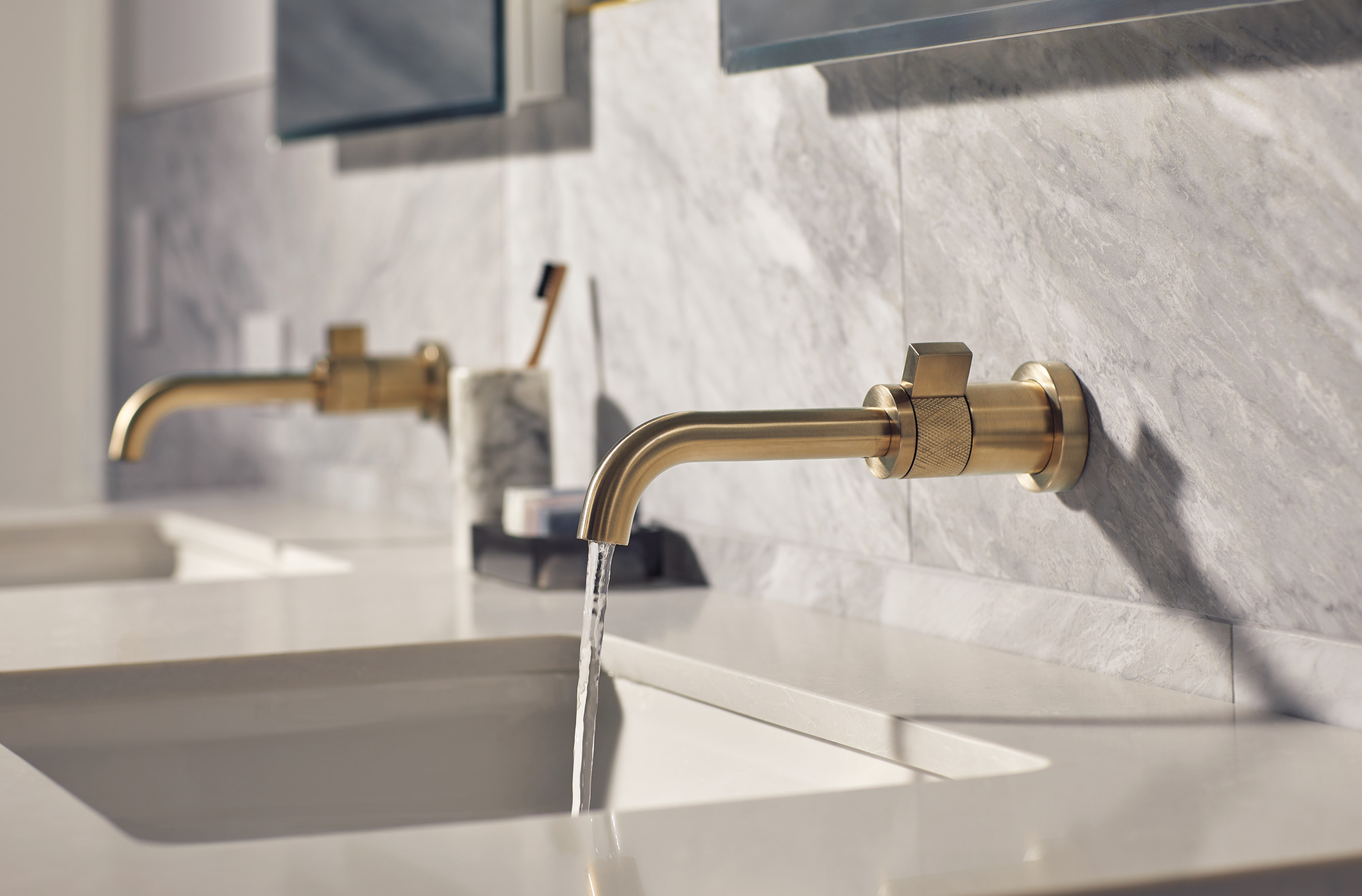 Litze® | Single-Handle Wall Mount Lavatory Faucet 1.5 GPM