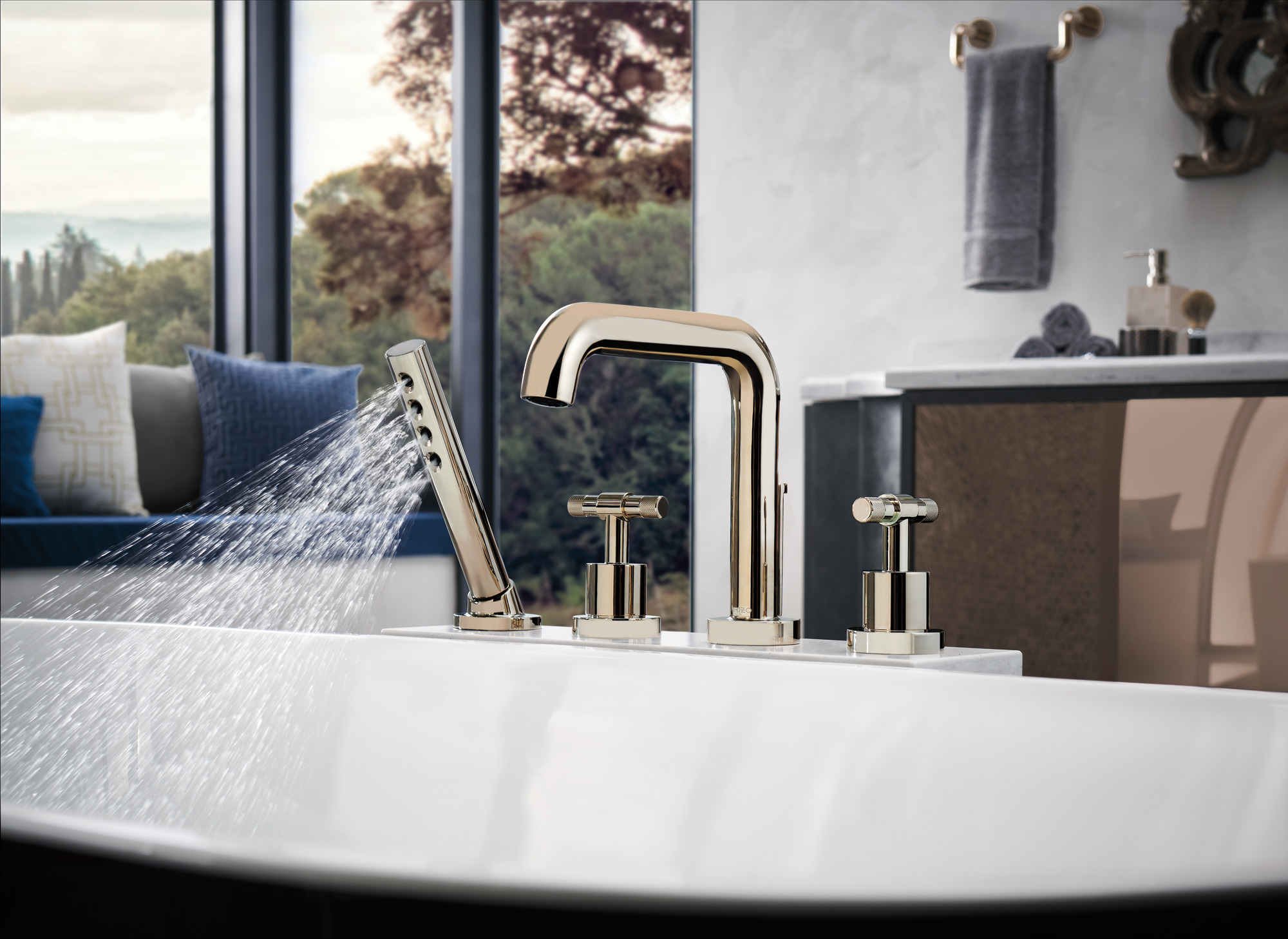 Litze® | Roman Tub with Handshower - Less Handles