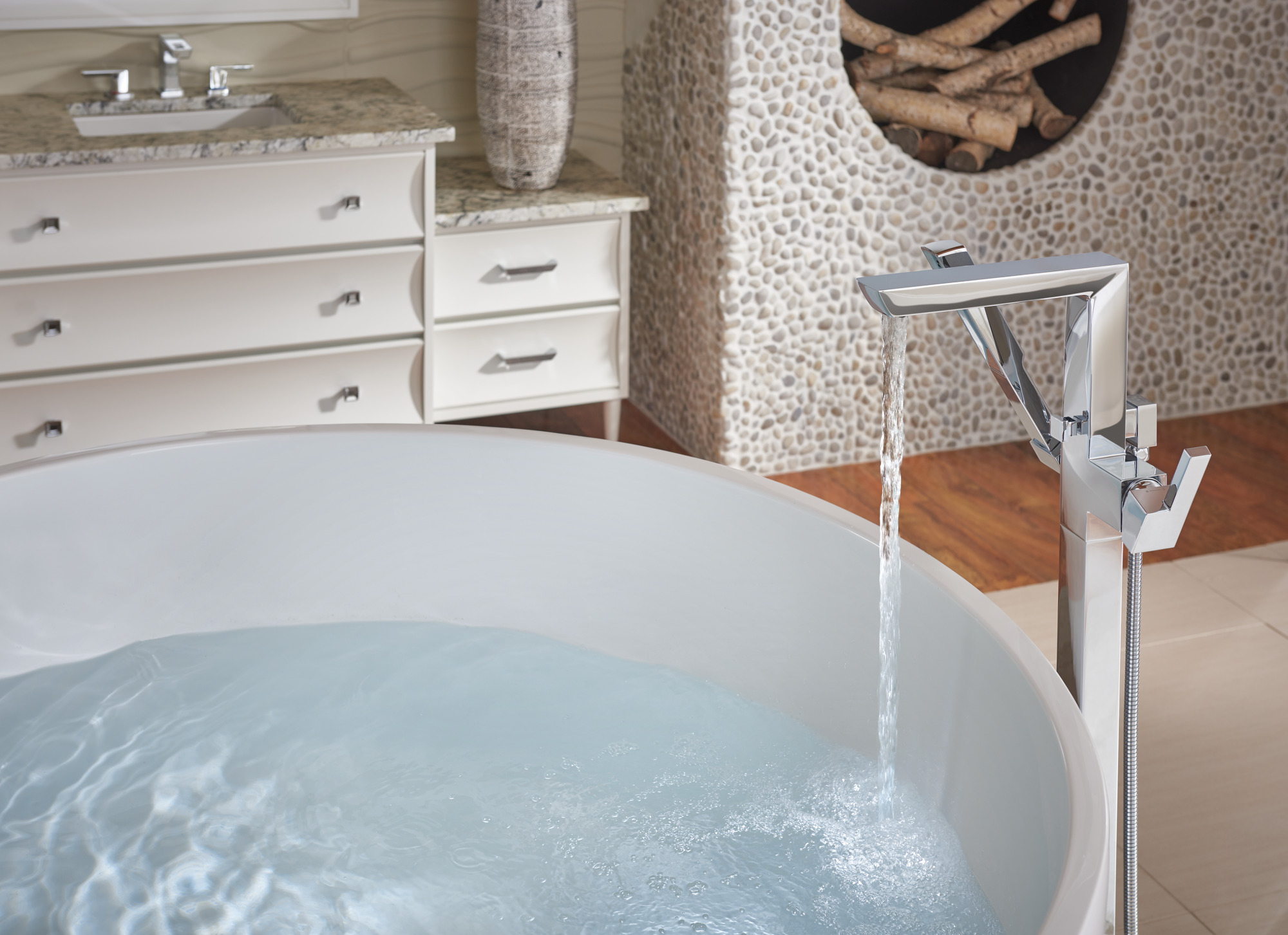 Vettis® | Widespread Lavatory Faucet With Open-Flow Spout 1.2 GPM