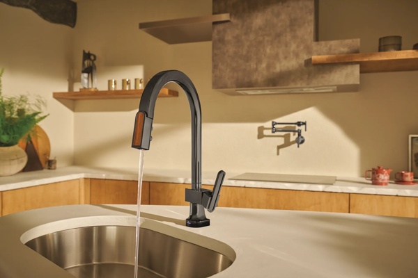 64022LF-BNXWDLHP_HLK022-BNX_TIGHT_WATER_STREAM_WEB.jpg