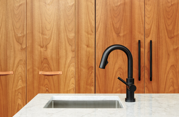 64920LF-BL_Zung_Kitchen_Detail_WEB.jpg