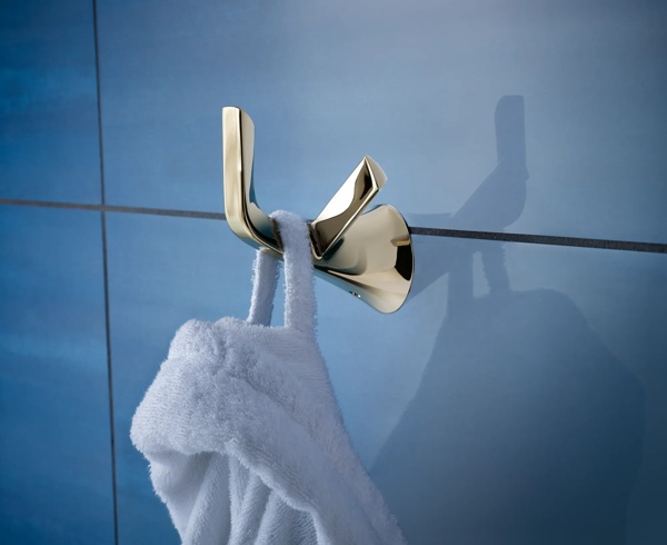693550-PN_ROBE_WEB.jpg