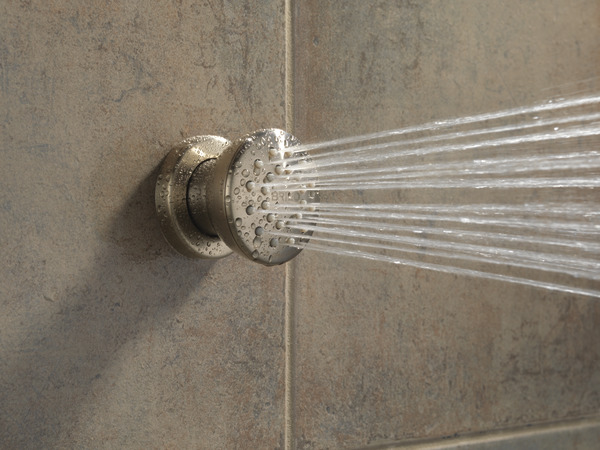 BALIZA_MEDIUM_FLOW_CUSTOM_SHOWER_84110-BN_WATER_WEB.jpg