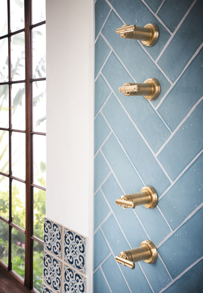 LEVOIR_SENSORI_CUSTOM_SHOWER_T66697-GL_WEB.jpg