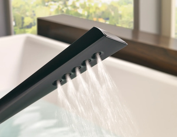 T67450-BL_DETAIL_HANDSHOWER_WATER_WEB.jpg